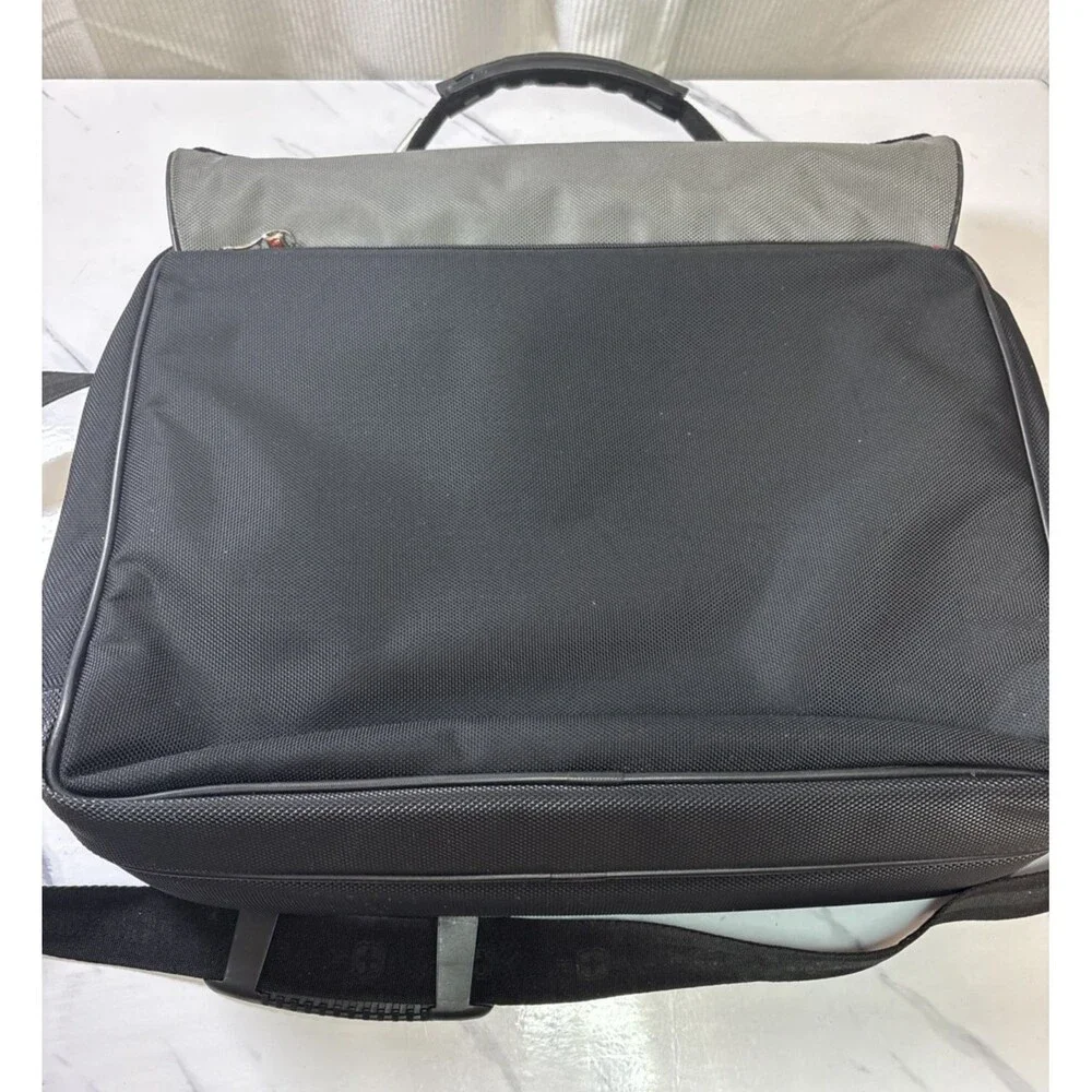 SwissGear Large Laptop Bag & Messenger 17x15x5 in With 14 Pockets. Used & Good.